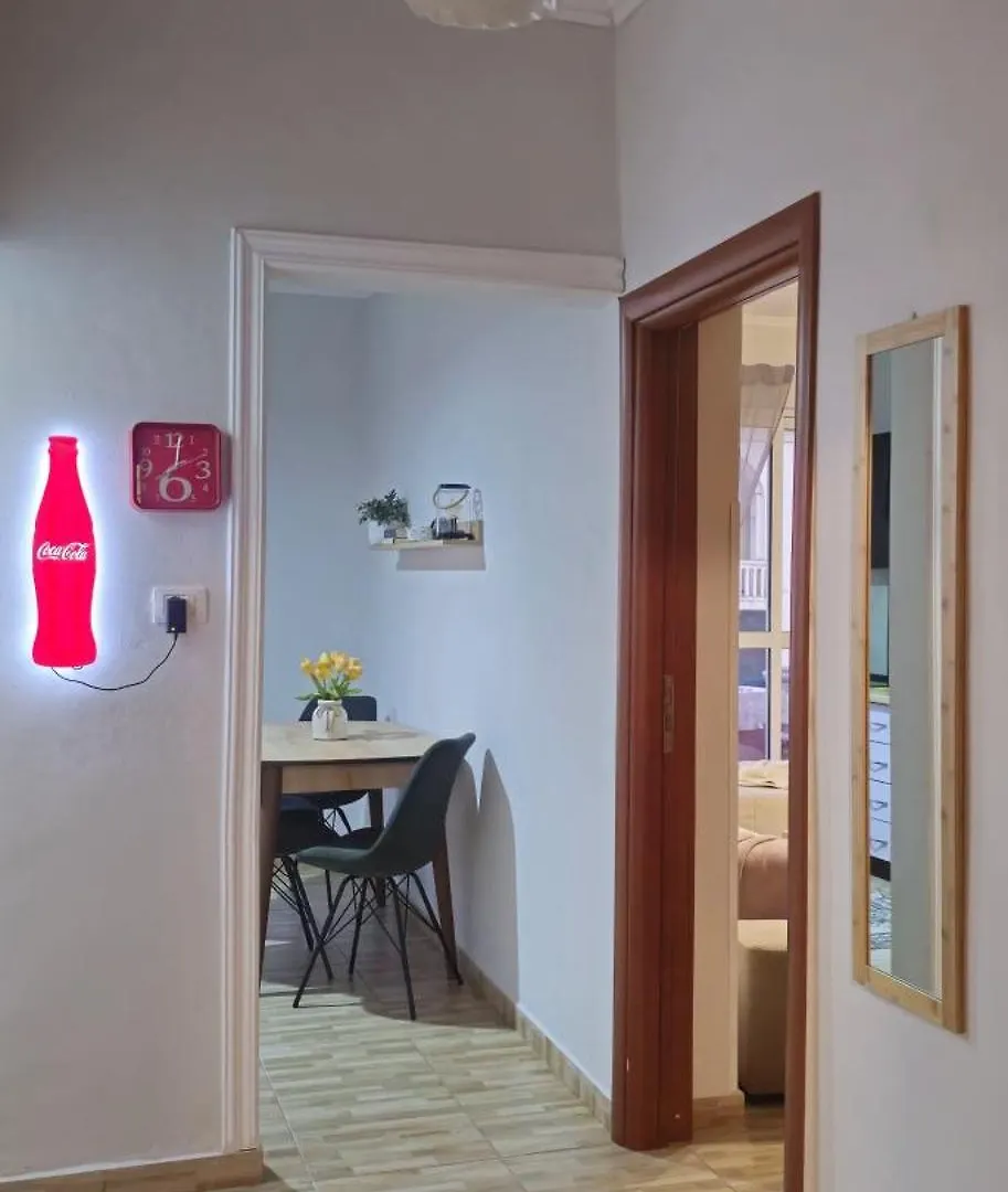 Papu'S Home, City Center 2Br Apt ティラナ